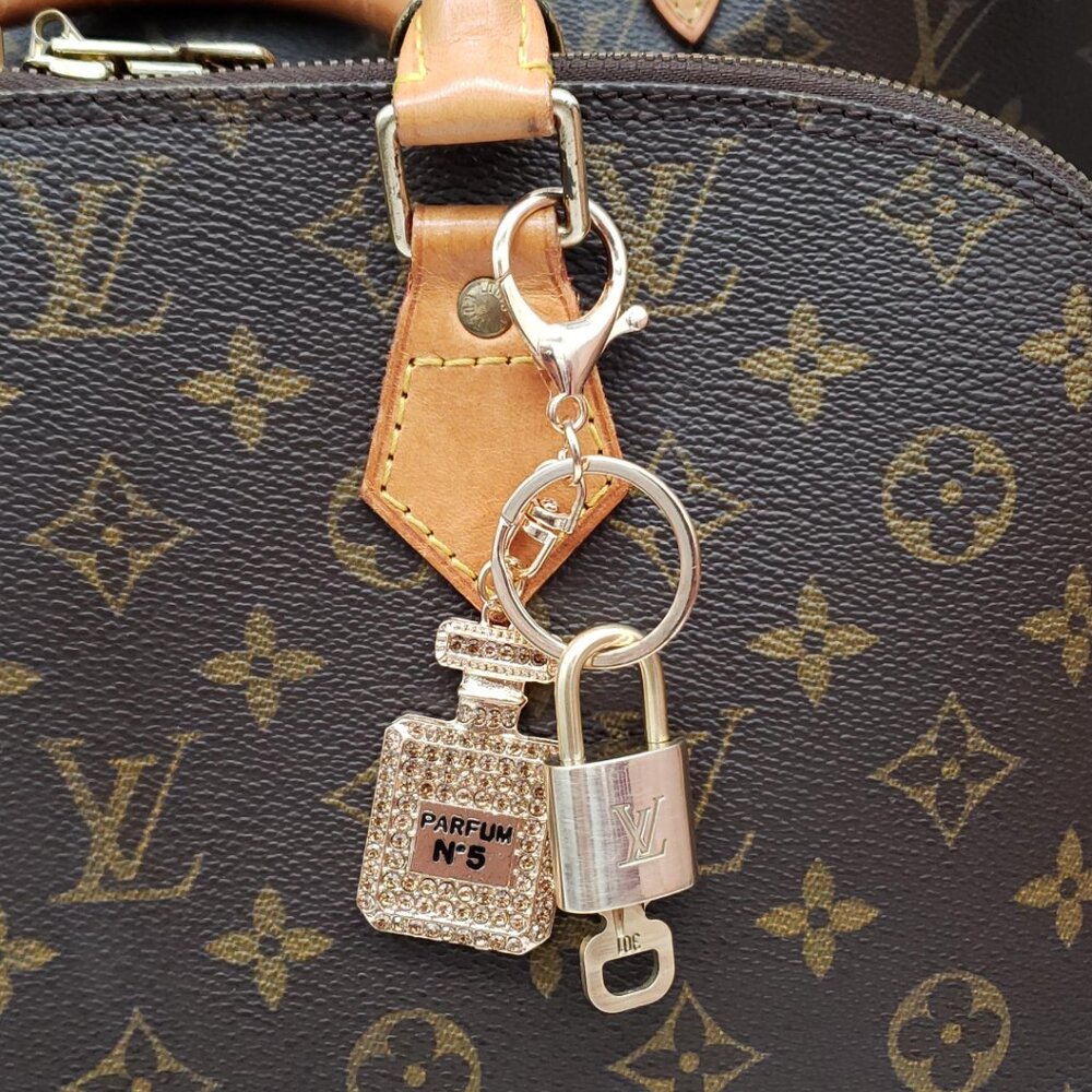 LV Authentic Gold Padlock 🔒 Key Set w/ Unbranded N5 Bottle Keychain Charm